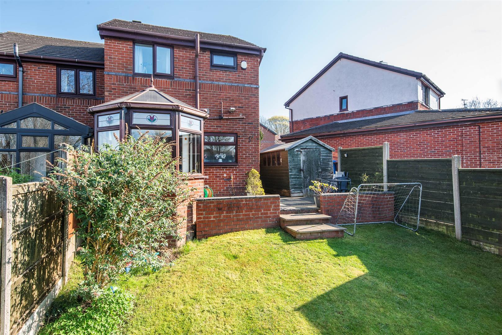 3 bed property in The Elms, Chorley